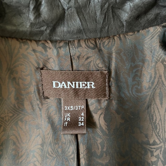 Ladies Danier Leather Jacket Size XS - Picture 12 of 12